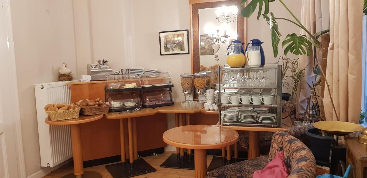 Cafe-Konditorei-Pension Sander Niederfell Εξωτερικό φωτογραφία